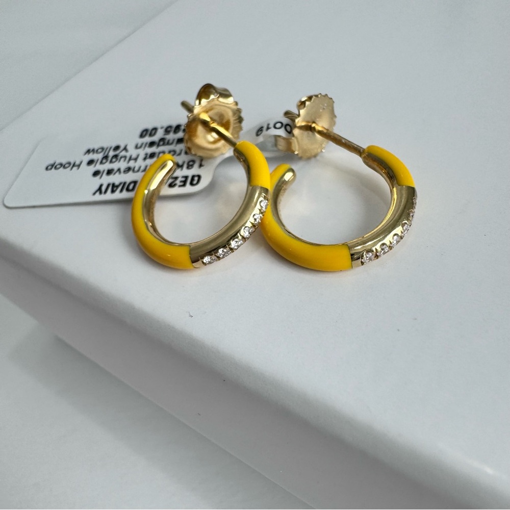 Ippolita 18k Yellow Gold Carnevale Stardust Huggie Hoop with Diamonds in Yellow